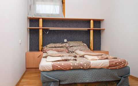 Azzurro: Möbel, Gebäude, Komfort, Holz, Bettrahmen, Textil, Haus, Bett, Interior Design, Kissen