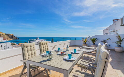 Praia da Luz Sea View: Eigentum, Himmel, Urlaub, Azurblau, Grundeigentum, Wohnung, Haus, Meer, Gebäude, Zimmer
