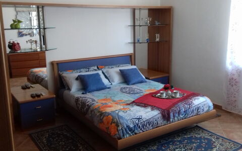 Corallo: Schlafzimmer, Bett, Bettdecke, Möbel, Zimmer, Bedding, Eigentum, Bettrahmen, Matratze, Interior Design