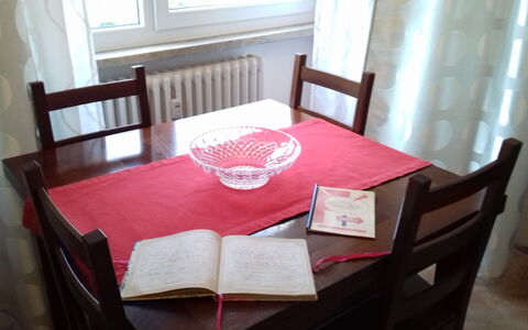 Corallo: Zimmer, Möbel, Eigentum, Tischdecke, Tabelle, Rosa, Esszimmer, Linens, Interior Design, Textil