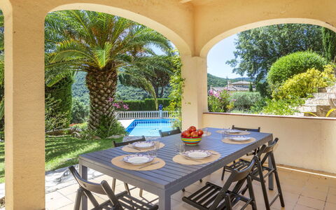 Venecia: Resort, Garten, Eco Hotel, Stuhl, Schatten, Zimmerpflanze, Hazienda, Estate, Gartenmöbel, Villa
