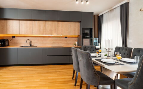 Jure: Möbel, Interior Design, Flooring, Holz, Küche, Countertop, Cabinetry, Fussboden, Zuhause, Light Fixture