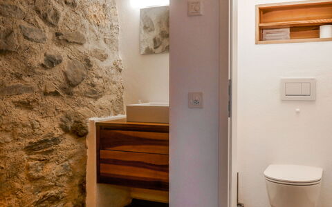 Sole: Zimmer, Eigentum, Wand, Fussboden, Badezimmer, Haus, Interior Design, Gebäude, Fliese, Grundeigentum