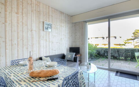 Balafen: Pflanze, Möbel, Eigentum, Gebäude, Fenster, Tabelle, Komfort, Interior Design, Die Architektur, Zimmerpflanze
