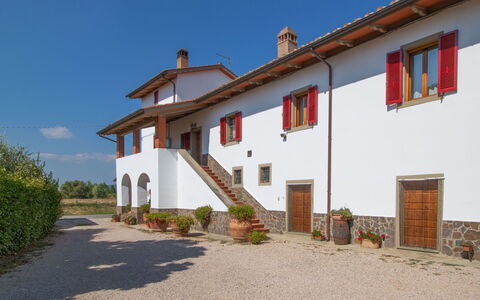 Cortona 190: Pflanze, Himmel, Gebäude, Fenster, Azurblau, Tür, Grundstueck, Haus, Baum