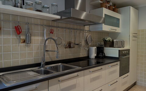 Anfora!!: Küche, Countertop, Spüle, Sinken, Cabinetry, Küchengerät, Interior Design, Flooring, Armatur, Zapfhahn