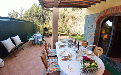 Casa Milena: Eigentum, Zimmer, Haus, Gebäude, Restaurant, Mahlzeit, Frühstück, Grundeigentum, Brunch, Tabelle