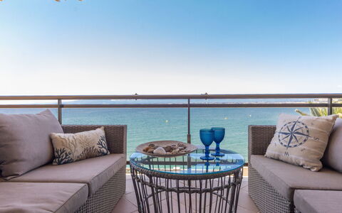 Cala D'Or: Möbel, Interior Design, Stuhl, Tabelle, Meer, Beleuchtung, Fussboden, Ozean, Balkon, Gartenmöbel