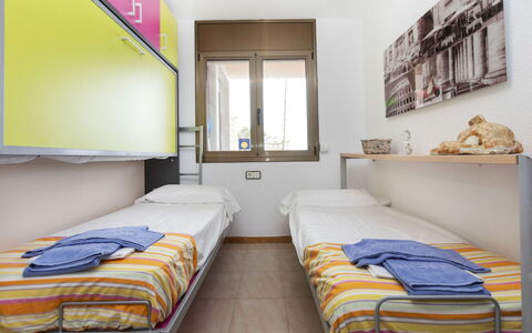 Cala D'Or: Eigentum, Möbel, Gebäude, Komfort, Bettrahmen, Textil, Fenster, Interior Design, Holz