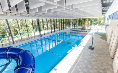 Maastricht 110: Schwimmbad, Freizeitzentrum, Eigentum, Gebäude, Freizeit, Grundeigentum, Die Architektur, Resort, Hotel, Zimmer