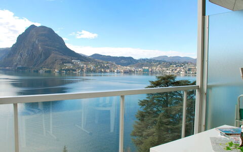 Vista Lago: Eigentum, Himmel, Azurblau, Haus, Gebäude, Zimmer, Berg, Grundeigentum, Urlaub, Balkon
