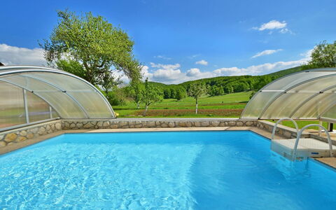 Lana: Schwimmbad, Eigentum, Freizeit, Grundeigentum, Wasser, Haus, Resort, Gebäude, Urlaub, Estate