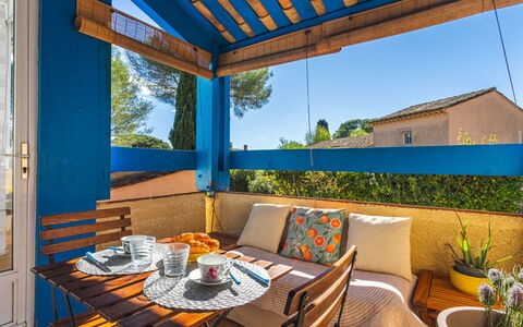 La Croix-Valmer 112: Blau, Holz, Möbel, Zuhause, Gartenmöbel, Stuhl, Schatten, Balkon, Holzbeize, Eco Hotel