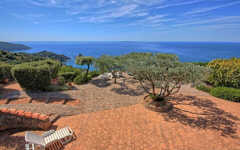Raggio Di Sole Sull'argentario: Vegetation, Eigentum, Küste, Ufer, Meer, Baum, Grundeigentum, Strand, Bucht, Ozean