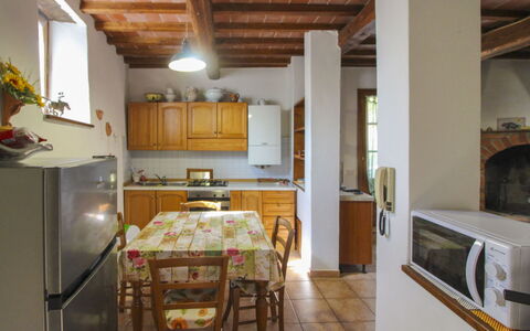 La Casa del Nonno: Möbel, Interior Design, Flooring, Holz, Decke, Fussboden, Zimmer, Küche, Zuhause, Beleuchtung