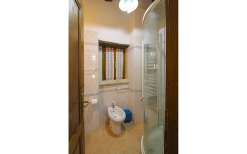 La Casa del Nonno: Bad Sink, Armatur, Badezimmer, Fussboden, Flooring, Interior Design, Installation, Sinken, Toilette, Zapfhahn