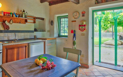 Country Home Il Passatempo: Zimmer, Eigentum, Gebäude, Haus, Interior Design, Möbel, Grundeigentum, Küche, Zuhause, Tabelle