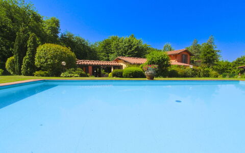 Villa le Balze: Blau, Schwimmbad, Wasser, Resort, Eco Hotel, Freizeit, Schatten, Garten, Bauernhaus, Estate