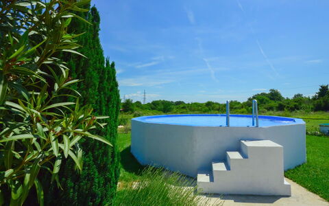Martina: Eigentum, Gras, Die Architektur, Haus, Baum, Grundeigentum, Design, Pflanze, Schwimmbad, Grundstueck