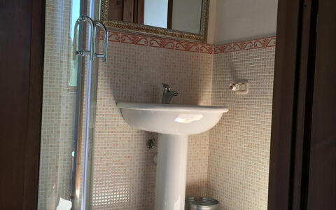 Casa Alla Minuccia Di Villa a Sesta: Badezimmer, Eigentum, Zimmer, Fliese, Armatur, Toilette, Die Architektur, Haus, Interior Design, Fussboden