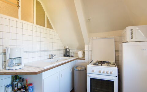 Le Beauvoir Rose: Cabinetry, Eigentum, Countertop, Spüle, Sinken, Küchengerät, Herd, Küche, Gebäude, Haushaltsgerät