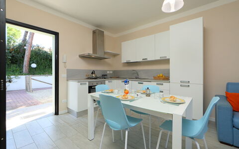 San Pietro Blue: Eigentum, Zimmer, Möbel, Grundeigentum, Gebäude, Interior Design, Haus, Tabelle, Fussboden, Esszimmer