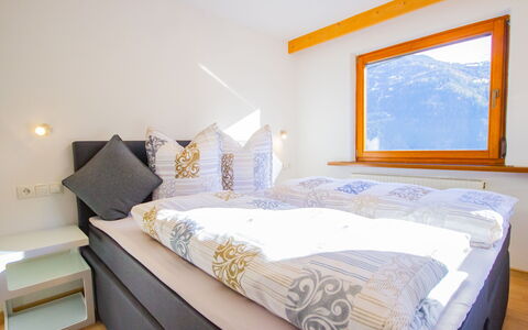 Wenns 190: Schlafzimmer, Bett, Zimmer, Möbel, Eigentum, Bettrahmen, Bedding, Bettdecke, Matratze, Interior Design