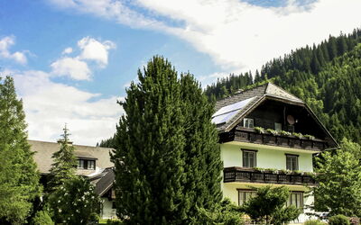 Irdning - Donnersbachtal 10: Wolke, Pflanze, Himmel, Eigentum, Fenster, Gebäude, Natur, Baum, Haus, Natürliche Landschaft