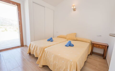 Sa Lluna: Schlafzimmer, Zimmer, Bett, Möbel, Eigentum, Bettdecke, Fussboden, Interior Design, Wand, Grundeigentum
