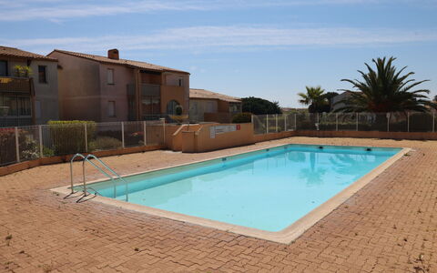 Les Raisins D'Or: Wohngebiet, Schwimmbad, Menschliche Siedlung, Verbundwerkstoff, Schatten, Gartenmöbel, Resort, Hazienda, Hotel