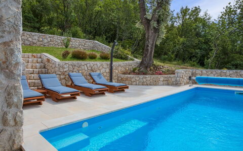 Villa Matija: Schwimmbad, Eigentum, Sonnenliege, Freizeit, Grundeigentum, Gartenmöbel, Möbel, Haus, Villa, Estate