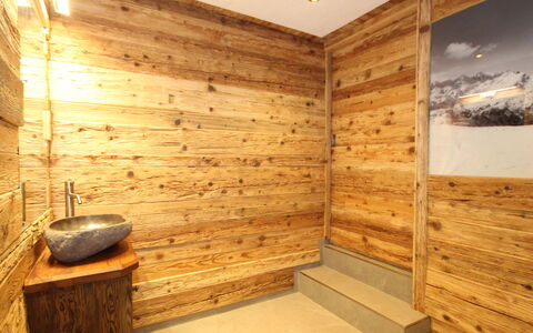 Aschau im Zillertal 490: Eigentum, Holz, Interior Design, Fussboden, Flooring, Holzbeize, Gebäude, Wand, Hartholz, Grundeigentum