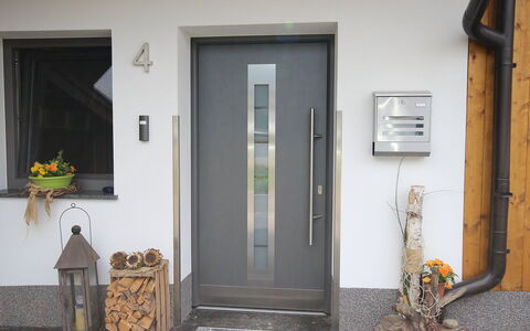 Aschau im Zillertal 490: Tür, Eigentum, Gelb, Haus, Home Door, Zimmer, Gebäude, Zuhause, Fassade, Fenster