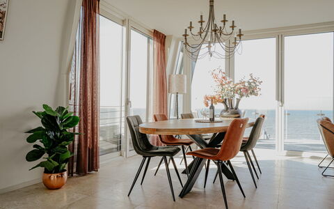 De Zeeparel: Möbel, Interior Design, Holz, Stuhl, Flooring, Tabelle, Fussboden, Küche & Esszimmer Tisch, Esszimmer, Beleuchtung