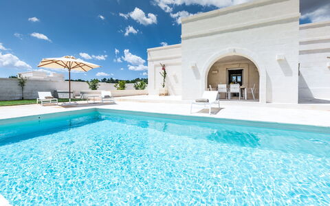 Il Casalino - Corte dei Messapi: Schwimmbad, Eigentum, Gebäude, Haus, Grundeigentum, Villa, Estate, Die Architektur, Freizeit, Urlaub