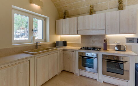 La Residenza - Corte dei Messapi: Cabinetry, Countertop, Eigentum, Spüle, Möbel, Fenster, Zapfhahn, Sinken, Herd, Küche
