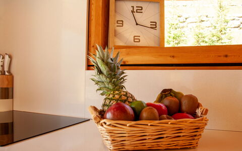 Papillon: Essen, Pflanze, Holz, Zutat, Uhr, Natural Foods, Obst, Gebäude