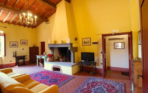 Galleria di Brolio: Zimmer, Eigentum, Gebäude, Wohnzimmer, Interior Design, Möbel, Haus, Decke, Grundeigentum, Fussboden