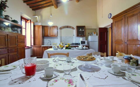 Galleria di Brolio: Mahlzeit, Zimmer, Eigentum, Restaurant, Interior Design, Brunch, Gebäude, Frühstück, Tabelle, Haus