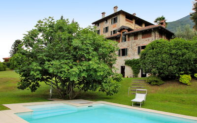 Torre - Porto Valtravaglia, Lombardei, Italien