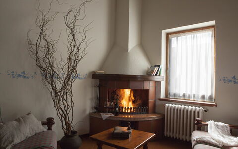 Quercia Al Poggio - Weddings And Events: Braun, Tabelle, Möbel, Eigentum, Pflanze, Couch, Feuerstelle, Fenster, Holz, Wohnzimmer