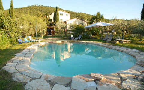 Villa Eleonora: Schwimmbad, Eigentum, Estate, Wasser, Grundeigentum, Haus, Villa, Urlaub, Gebäude, Freizeit