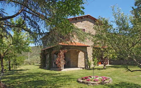 Villa Gelsomino: Eigentum, Haus, Zuhause, Gebäude, Baum, Grundeigentum, Die Architektur, Estate, Ländliches Gebiet, Gras