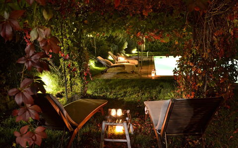 Villa Magnolia: Beleuchtung, Licht, Nacht, Baum, Landschaft Beleuchtung, Blatt, Himmel, Pflanze, Zuhause, Haus