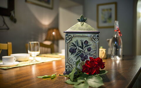 Villa Magnolia: Zimmer, Blume, Tabelle, Stillleben, Pflanze, Noch Leben Fotografie, Blumendesign, Interior Design, Möbel, Haus