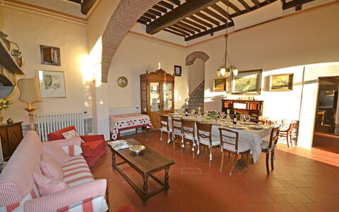 Villa Santa Maria: Gebäude, Eigentum, Zimmer, Interior Design, Möbel, Grundeigentum, Restaurant, Tabelle, Decke, Dachgeschoss