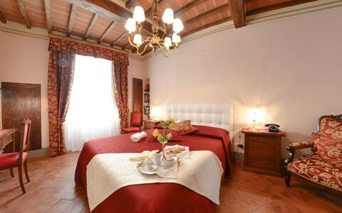 Appartamento Il Teatro: Schlafzimmer, Zimmer, Möbel, Eigentum, Bett, Decke, Interior Design, Gebäude, Bettdecke, Bedding