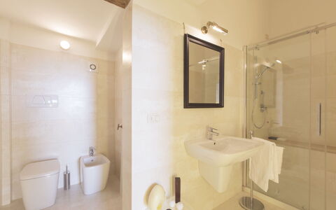 Appartamento Imperiale: Badezimmer, Eigentum, Zimmer, Interior Design, Armatur, Wand, Gebäude, Grundeigentum, Die Architektur, Haus