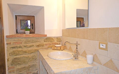 Appartamento Luna: Badezimmer, Eigentum, Zimmer, Fliese, Fussboden, Interior Design, Wand, Sinken, Grundeigentum, Marmor