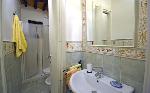 Appartamento Passerini: Badezimmer, Zimmer, Eigentum, Sinken, Bad Zubehör, Zapfhahn, Interior Design, Armatur, Badezimmerschrank, Bad Sink